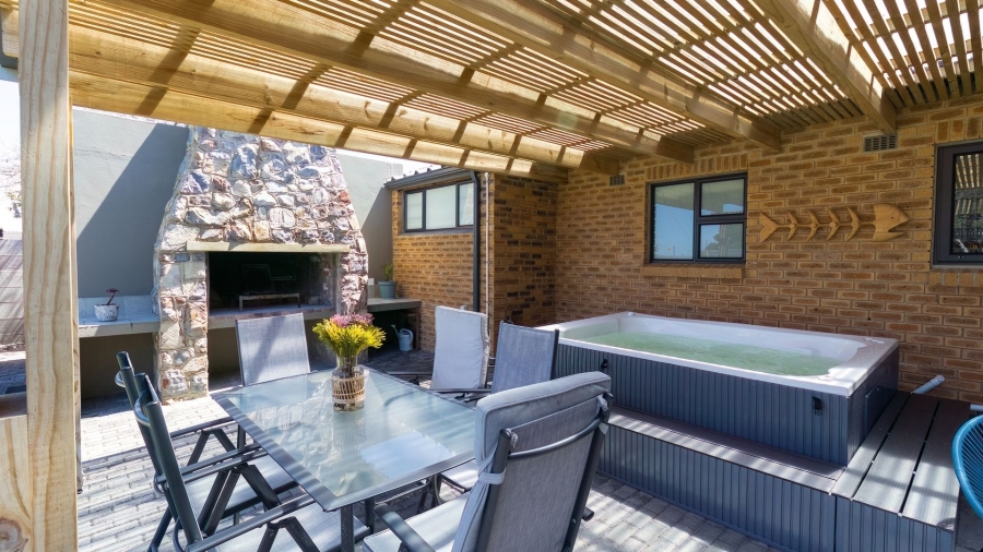 4 Bedroom Property for Sale in Sandbaai Western Cape